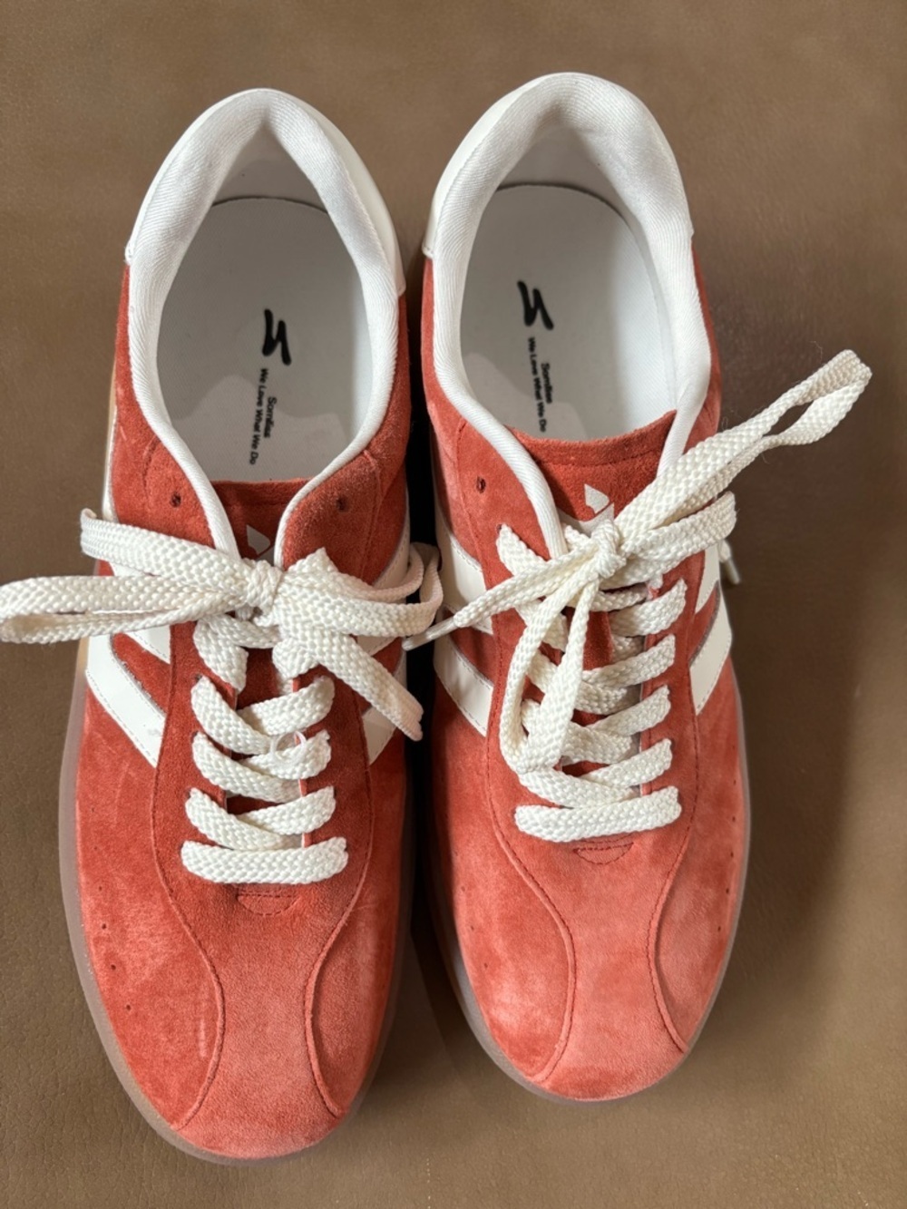 Somiliss Women’s Red Suede Low-Top Sneakers with White Trim - Picture 3 of 9